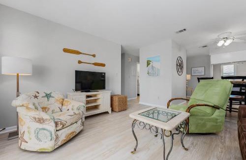 Holiday Isle Apartment | Poolside Villas 209