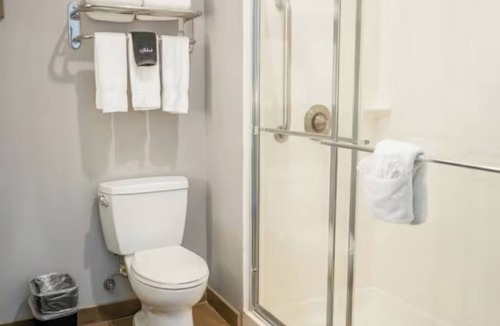 Port Aransas Hotel | Practical Room Near Lydia Ann Lighthouse - 2 miles away | Free Parking