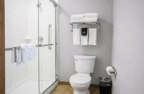 Port Aransas Hotel | Practical Stay—Budget-Friendly Room, Near Aransas Pass Aquatic Center -6.2 miles