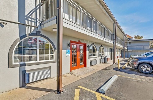 Shreveport Apartment | Premium King Bed|Shreveport
