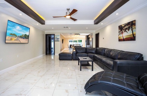 South Lake House | Premium Luxury 4BR/4BA Villa Heated Pool near Hollywood Beach