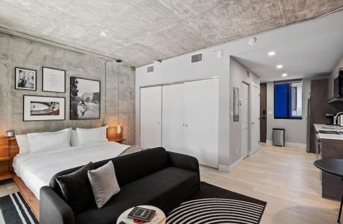 Flagler Village Apartment | Pretty Rola 203 Deluxe Apartment with King Bed Close to Beach and Downtown