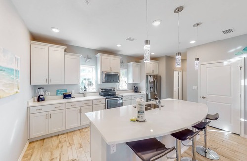 Ono Island Villa | Pretty townhome with pools & hot tub - less than half-mile to beach
