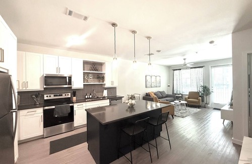 West Dallas Apartment | Prime Location - Quiet and Cozy 1BR