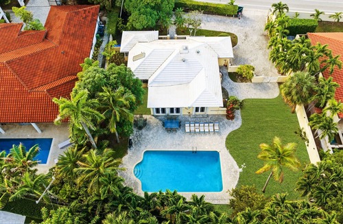 Harbor Beach Villa | PRIME LOCATION — Walk to BEACH, Restaurants, Nightlife, Las Olas — Private Pool