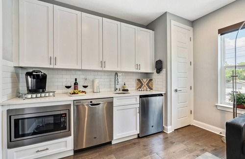 SoHo House | Prime Luxury: New Townhouse in Tampa's Best Spot!