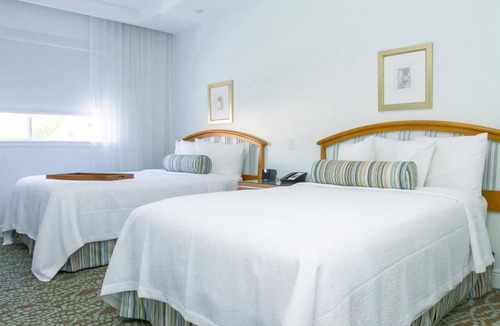 City Center Hotel | Prime South Beach Stay | Kitchen & Pool | Near Lincoln Rd, Ocean Drive | 2 Units