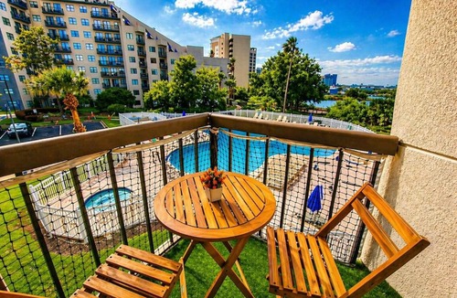 Florida Center Apartment | Prime Studio lake & Pool View 5 min to Universal