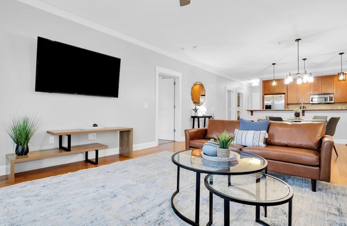 Old West Broad Neighborhood House | Prime Walkable Location | Historic District 2BR | The Juliette #304 by AvantStay