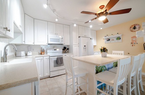 Key Colony Beach Condo | Pristine Oceanview Condo with Private Beach and Heated Pool