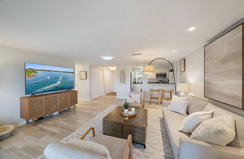 Southgate House | Pristine Private Pool Retreat Minutes to Siesta & Downtown Sarasota!