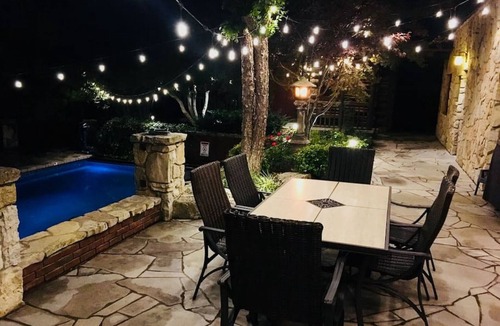 Kirbyville House | PRIVATE 10,000 SqFt lakefront log estate w. Pool - Golfers Retreat - Close to Big Cedar!