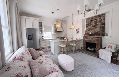 Downtown House | Private 1880s Downtown Cottage Walk Everywhere!