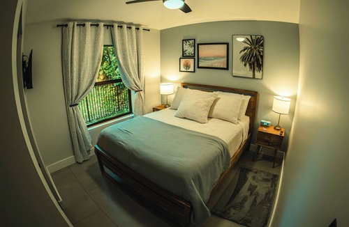 Florida North Atlantic Coast Cottage | Private 2-br guest house under an oak canopy, ideal spot in Palm Beach Gardens