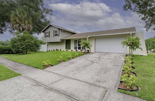 Greater Northdale House | Private 2 Story Corner Home - Games Room - Spacious