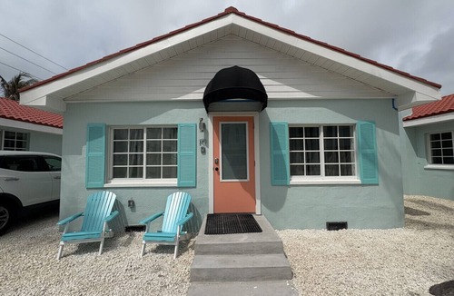 Sunset Beach House | Private 2BR bungalow #10