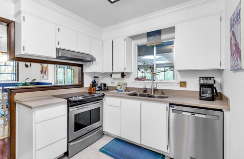 North Forest Beach House | Private 3/bd 2/Ba home, Quiet, stroll 500' to the semi private beach.🐬