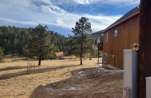 Silver Cliff House | Private 3BD Home with Beautiful Mountain Views on 3 Acres - Foosball, Smart TV