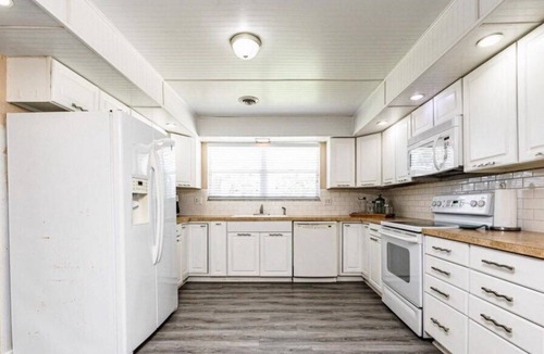 Ocean Grove Terrace House | Private 4 bedroom Pool Home w 2 car garage, Walk to the Beach, Dog Friendly
