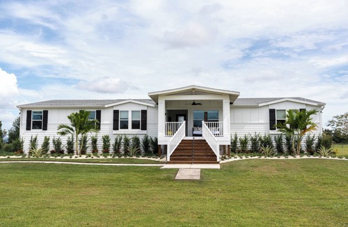 Braden River House | Private 6-Acre Ranch : 2 Homes + Game House + Barn