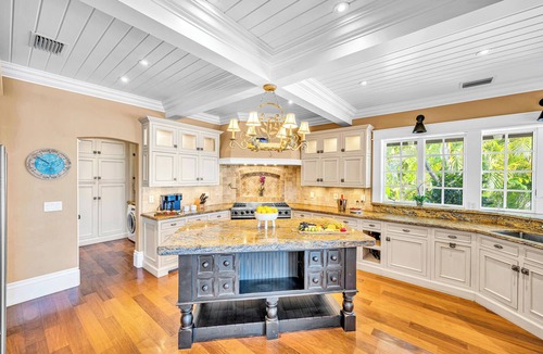 Islamorada Villa | PRIVATE BEACH/Heated Pool/volleyball court/Orchid Beach Key