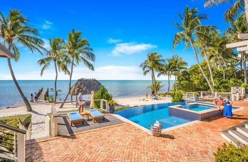 Islamorada Villa | PRIVATE BEACH/Heated Pool/volleyball court/Orchid Beach Key