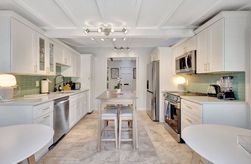 West Palm Beach House | Private Boutique Bungalow Resort/KING Beds/Heated Salt Water Pool/Tiki/BBQ