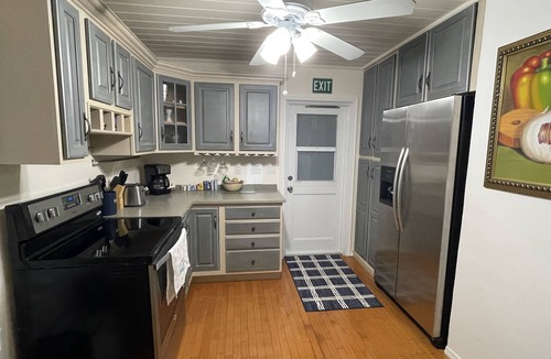 Hollywood Lakes Cottage | Private cottage with pool view and close to the beach