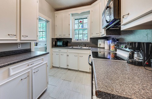 Noble House | Private Deck & Yard: Pet-Friendly Noble Getaway