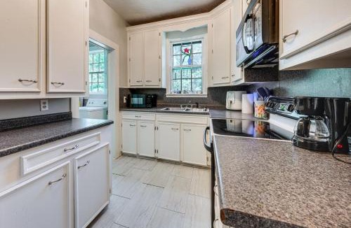 Noble House | Private Deck & Yard: Pet-Friendly Noble Getaway