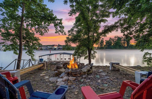 Branson House | Private Dock! Across from Branson Landing!