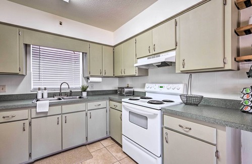Summerfield House | Private Dock + Grill: Sunny Lake Weir Retreat!