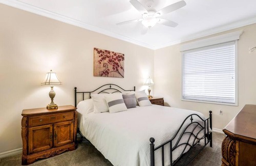 Naples Apartment | Private Golf Course Condo, Club Membership Available!
