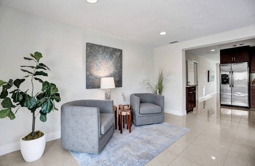 Wilton Manors House | Private heated pool, 2 miles from beach, King bed, 1/4 mile East of Manor Lanes