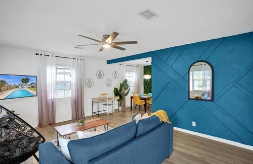 South Middle River House | Private Heated Pool Oasis w Outdoor Dining