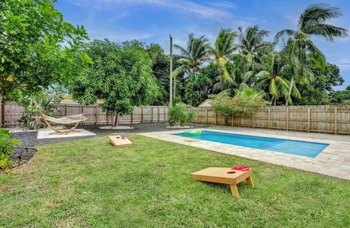 South Middle River House | Private Heated Pool Oasis w Outdoor Dining