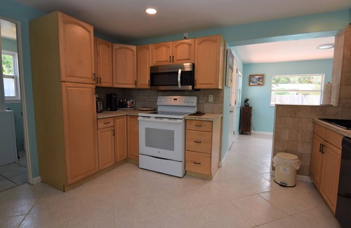 South Gate Ridge House | Private Heated Pool 2BD/1BA Just 6 Miles to Siesta