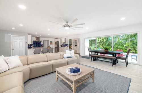 Whitfield House | Private Heated Pool~Yacht Rental~BBQ~Firepit~Near Water