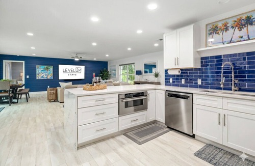 Whitfield House | Private Heated Pool~Yacht Rental~BBQ~Firepit~Near Water