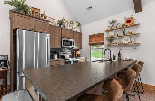 Branson Cabin | Private Hot Tub Cabin Near Table Rock with Free Tickets & Indoor/Outdoor Community Pools