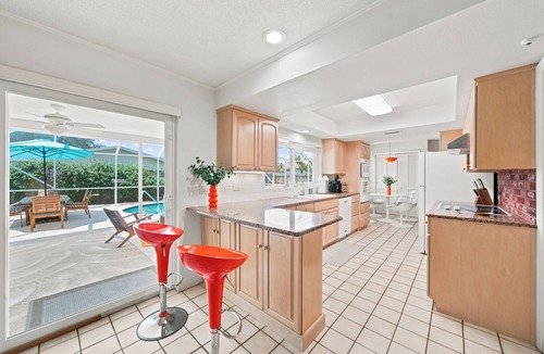 Venetian Way House | Private House - Pool, Firepit, Dog Friendly, Walk to Beach, FREE EV Charger