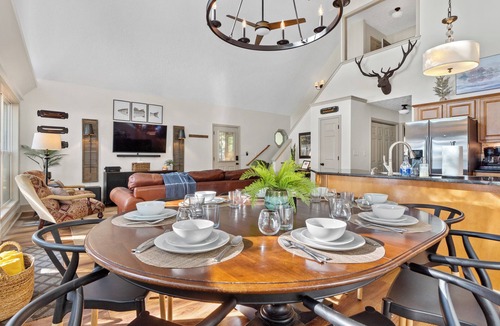 Eatonton House | Private Lakefront Spread: BigH2O, Smokehouse, Spa, Firepits, Fence, PETS