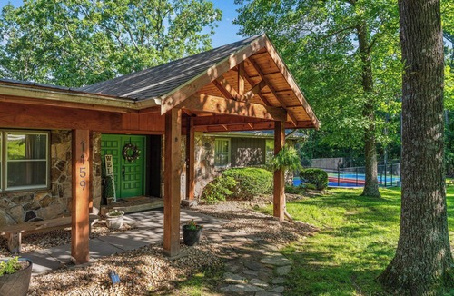 Branson House | Private Pickleball Court, Sauna, Hot Tub, Heart of Branson, Sleeps 13!