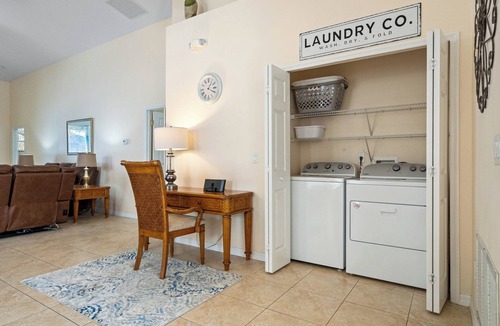 Crystal Cove Villa | Private Pool and Jacuzzi-Close to Disney Parks!