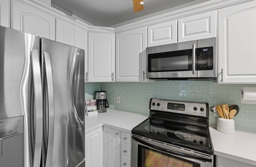 Lake Ridge House | Private Pool, Beachside Retreat w/Guest House Near Las Olas | Paradise Stay