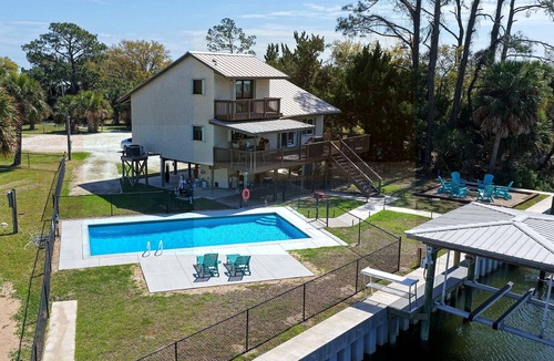 Crawfordville Cottage | Private Pool & Dock Family Fishing Bungalow Retreat Near Shell Point Beach
