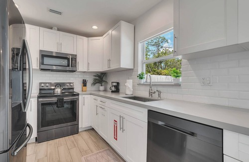 Driftwood House | Private Pool . Fire Pit · BBQ . Family Oasis mins from Hard Rock & Beach