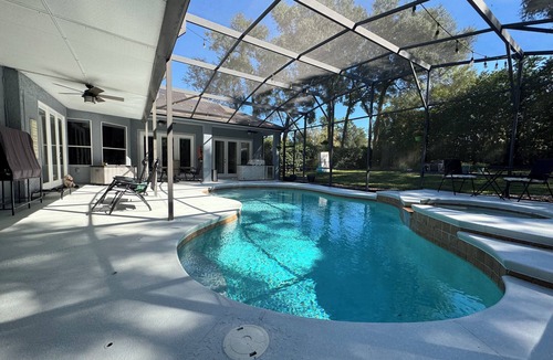DeLand House | Private Pool Game Room Pet-Friendly 20 Min to Daytona Near Disney