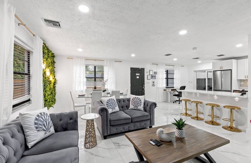 Riverland Village House | Private Pool + Indoor Basketball + Near Las Olas & Beach | Hoop & Splash House