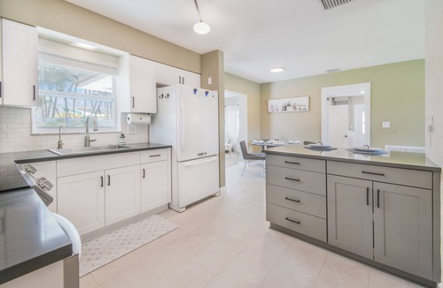 Seminole House | Private Pool Newly Renovated 5 mins to the Beach